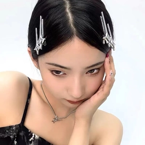 Metallic Y2K star hair clip and necklace set in silver finish on a model