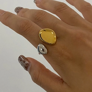 Minimalist bicolor stainless steel drip ring with an irregular liquid pebble design