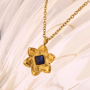18K gold-plated stainless steel necklace with a 5-petal flower lapis lazuli pendant
