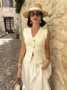 Ensemble gilet tricoté crème col en V et jupe longue blanche pour vacances d'été