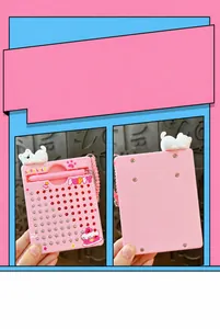 Détails recto-verso du porte-clés planche à dessin magnétique chat rose.