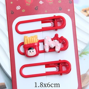 Close-up of 3-piece set U-shaped hair clips with red fries and M design on display card