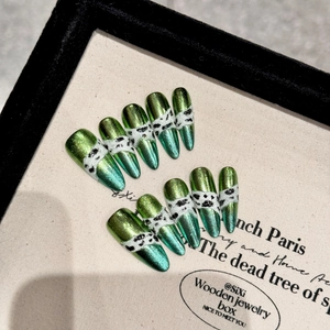 Handmade Metallic Emerald Green Press On Nails Long Stiletto Almond Cow Print Mirror Powder Spicy Girl Wearable Nails