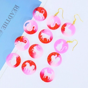 Boucles d'oreilles zodiaque en résine pailletée rose et rouge avec pendentifs ronds