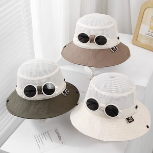 Cappello da sole traspirante per bambini con occhiali in kaki, verde e bianco crema