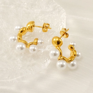 Elegant C-shaped gold stainless steel earrings featuring clustered white pearls
