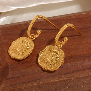 Vintage 18K gold plated titanium steel earrings with sun motif and twisted rope design