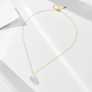 Elegant gold S925 sterling silver chain necklace featuring a white pearl pendant