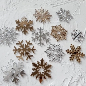 Acrylic Christmas snowflake cake toppers in mirrored gold and silver finishes