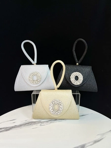 Glänzende Abendhandtaschen in Silber, Schwarz und Gold mit Strass-Kristallschnallen