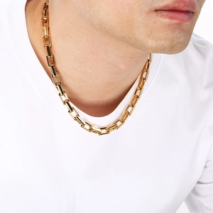 Close-up of 9mm bold gold-plated stainless steel paperclip chain necklace for men