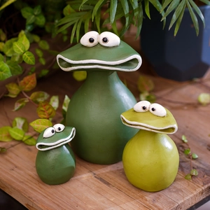 Three-piece resin frog planter set for garden decor with creative wide mouth designs