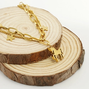 Bracelet licorne double couche en acier inoxydable avec étoiles sur support en bois