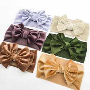 Lot de 6 bandeaux bébé avec nœuds en velours aux couleurs Morandi sur fond blanc pur