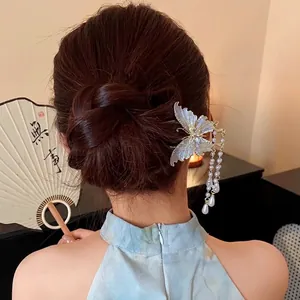 Elegant U-shape hair pin with butterfly pearl tassels and shimmering wings for updo