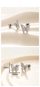 Detail view of butterfly cartilage studs with sparkling zircons and dimensions 0.9x1.05cm