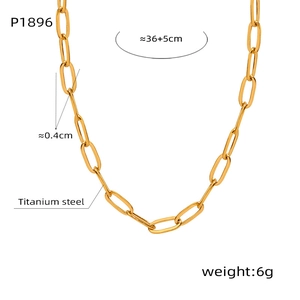 Détail d'une chaîne trombone en acier titane doré avec mesures de longueur 36+5cm