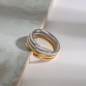Anello a spirale multistrato in acciaio inossidabile con finitura bicolore oro e argento