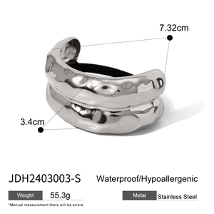 Wasserdichtes silbernes Edelstahl-Armband mit strukturierter Hammerschlag-Optik