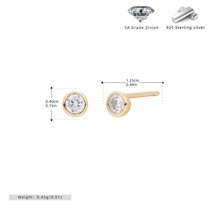 Macro shot of S925 sterling silver round ear studs featuring 5A grade zircon and 0.4cm diameter