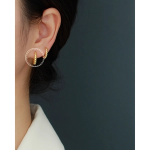 Elegant gold twisted hoop earring for women in S925 sterling silver minimalist style
