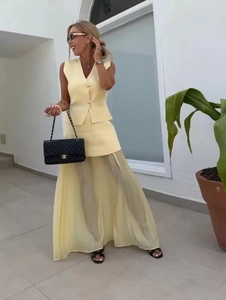 Women's summer light yellow V-neck vest and pleated skirt set with gold buttons
