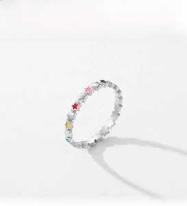 Close-up of S925 silver ring featuring colorful enamel stars in a continuous band design