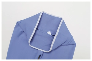 Détail du legging de yoga sans couture taille haute avec taille côtelée et liseré blanc