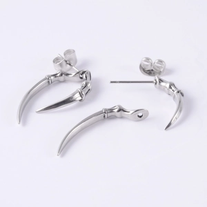 Detailed components of a polished stainless steel claw earring with hip-hop punk style