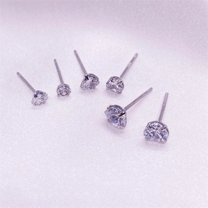 Classic S925 sterling silver four-prong heart zircon stud earrings with 925 hallmark