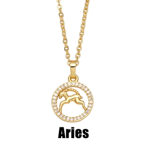 Détail du pendentif constellation Bélier avec placage d'or et zircons étincelants