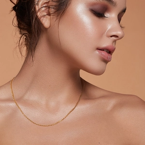 Close-up of a 2.3mm gold twisted rope chain necklace worn by a female model