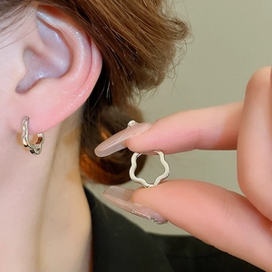 Elegant silver wavy hoop earrings with minimalist hollow flower design for women