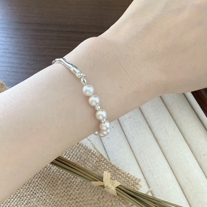 Minimalist 925 sterling silver pearl bracelet with irregular wavy metal bar for women