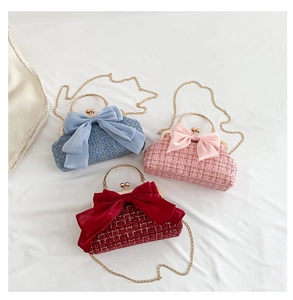 Sacs à main en tweed avec nœuds géants en bleu, rose et rouge et chaînes dorées
