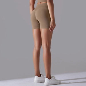 Vue détaillée du short de yoga sans couture taille haute avec couture en V galbant les fesses