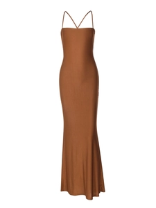 Elegante abito lungo marrone senza maniche con schiena scoperta da donna estivo