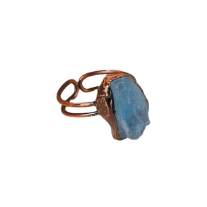Vintage style adjustable copper ring featuring an irregular raw blue aquamarine gemstone