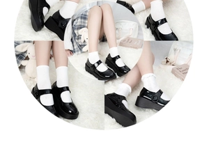 Vues multiples de chaussures Mary Jane à plateforme en cuir verni avec chaussettes