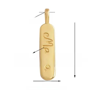 Detailed view of golden oval pendant engraved with Mama text and 30mm height dimensions