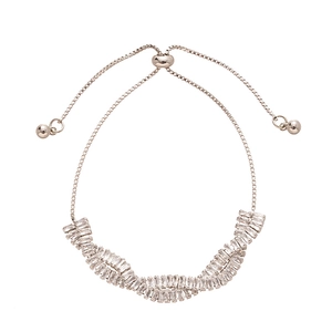 Silbernes verdrehtes Zirkonia-Armband mit Baguetteschliff und verstellbarem Bolo-Verschluss