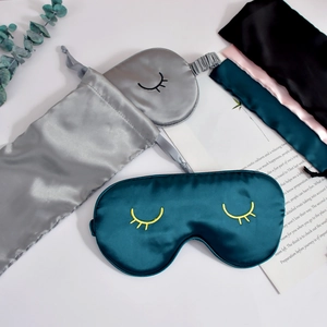 Seiden Schlafmaske Set mit süßer Wimpernstickerei, weiche Verdunklungsmaske für erholsamen Schlaf.
