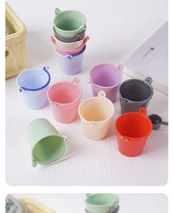 Mini cubos de plástico de colores con asas para micro paisajes de casas de muñecas