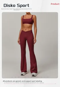 Ensemble de yoga bordeaux avec pantalon évasé taille haute et haut à larges bretelles