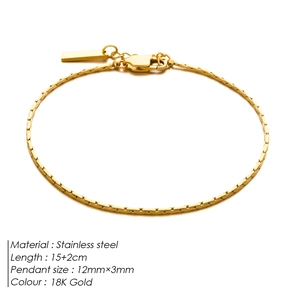 Bracelet minimaliste en acier inoxydable plaqué or 18 carats avec pendentif rectangulaire