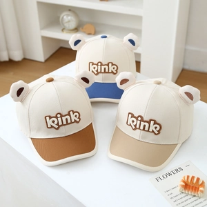 Kinder-Baseballkappe mit Bärenohren und Kink-Stickerei in drei neutralen Farben