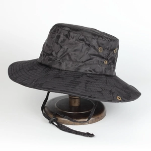 Chapeau de soleil camouflage noir pour homme avec large bord et cordon réglable
