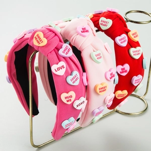 Serre-tête Large Noué avec Motif de Cœur Doux Bandeau en Tricot Accessoires de Cheveux de Lettre Colorée pour la Saint-Valentin