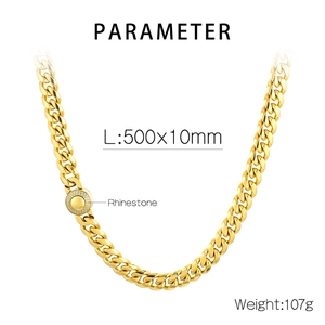 Détails du collier cubain doré 10mm avec fermoir en strass et poids mesuré de 107g