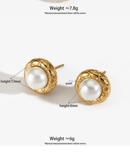 Detail view of pearl earrings with dimensions 13mm and 8mm on a clean white background